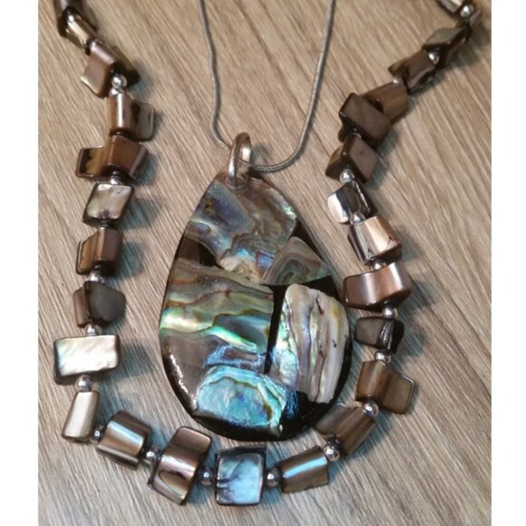 𝅺Curated bundle 2 Abalone Shell Beaded and Chain Necklaces Beach Boho Statement - Picture 3 of 4